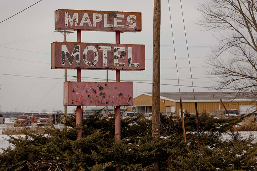 Maple's Motel Sign image